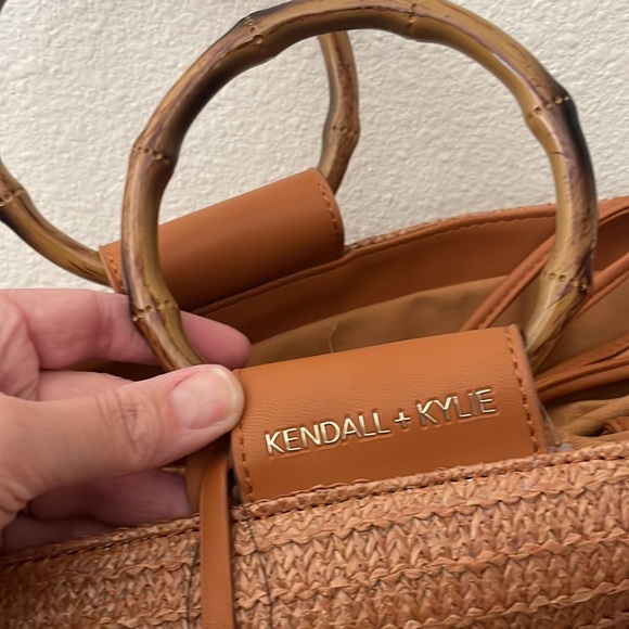 NWT! Kendall & Kylie Straw Tote - Picture 4 of 10